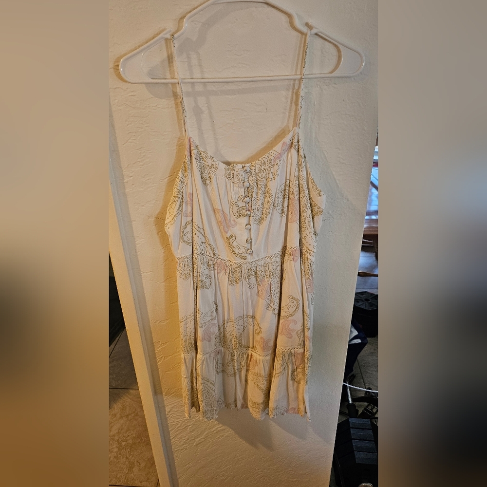 URBAN OUTFITTERS BRAND NEW SUN DRESS. READY FOR THE SUMMER.